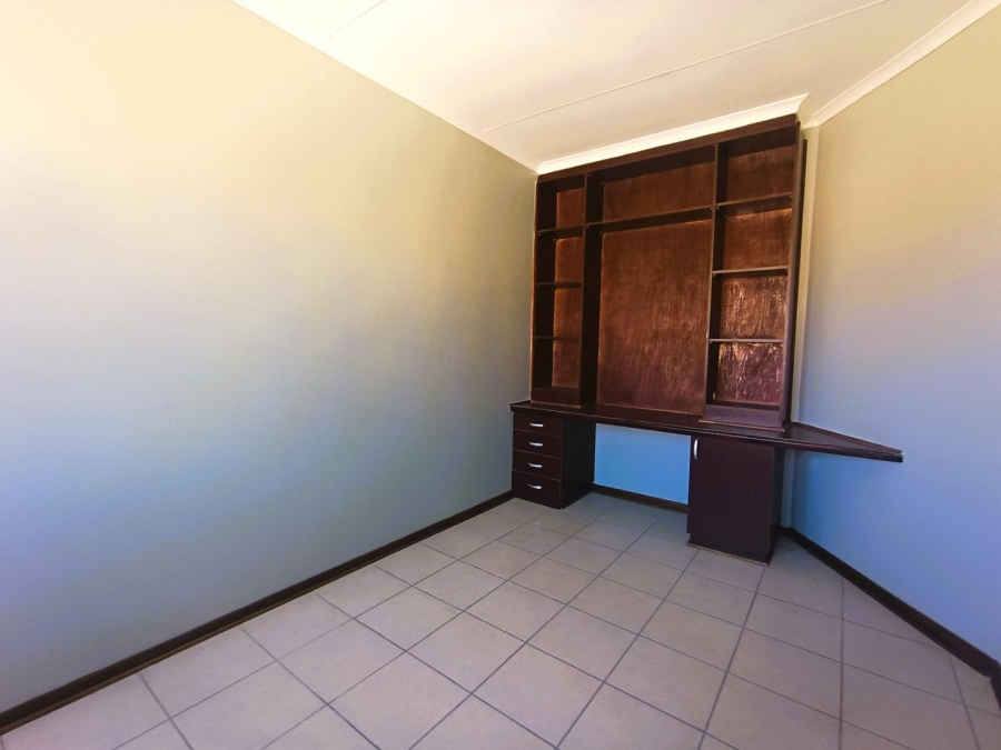 4 Bedroom Property for Sale in Langenhovenpark Free State